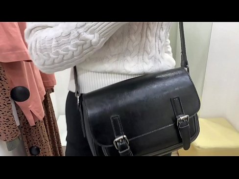 ❤️ Masturbarea în public a tinerei târfe FeralBerry cu un dildo în cabina de probă at ro.assistdoctor23.ru ❌❤