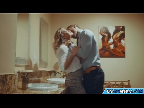 ❤️ Când o blondă cu sânii mari te seduce într-o toaletă publică at ro.assistdoctor23.ru ❌❤